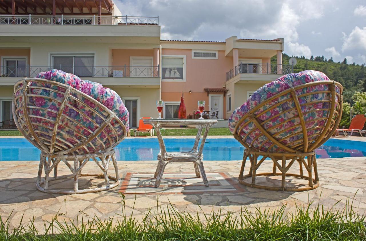 Brina'S Luxury Apartments Agioi Apostoloi  Exterior foto